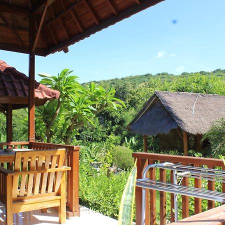 Bamboo Bungalow Jungle View Batununggul Exterior photo