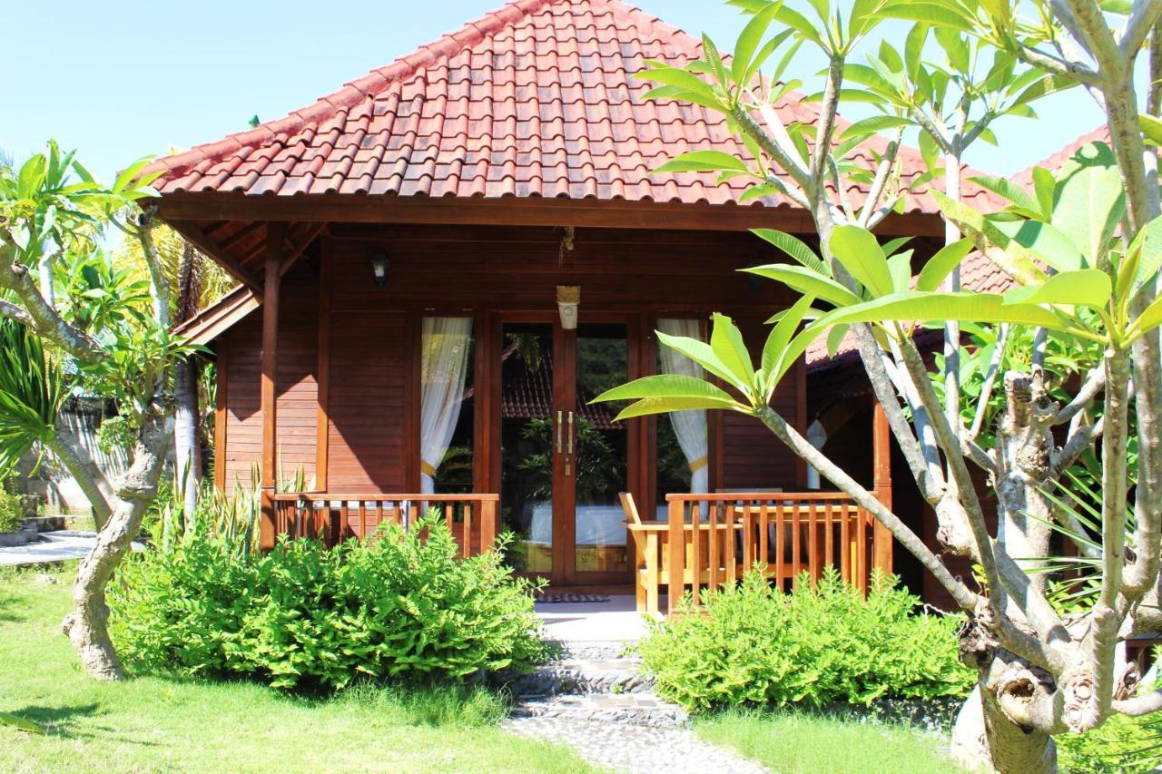 Bamboo Bungalow Jungle View Batununggul Exterior photo
