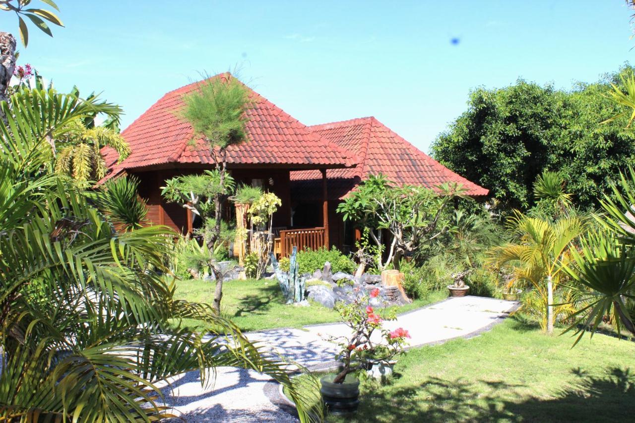 Bamboo Bungalow Jungle View Batununggul Exterior photo