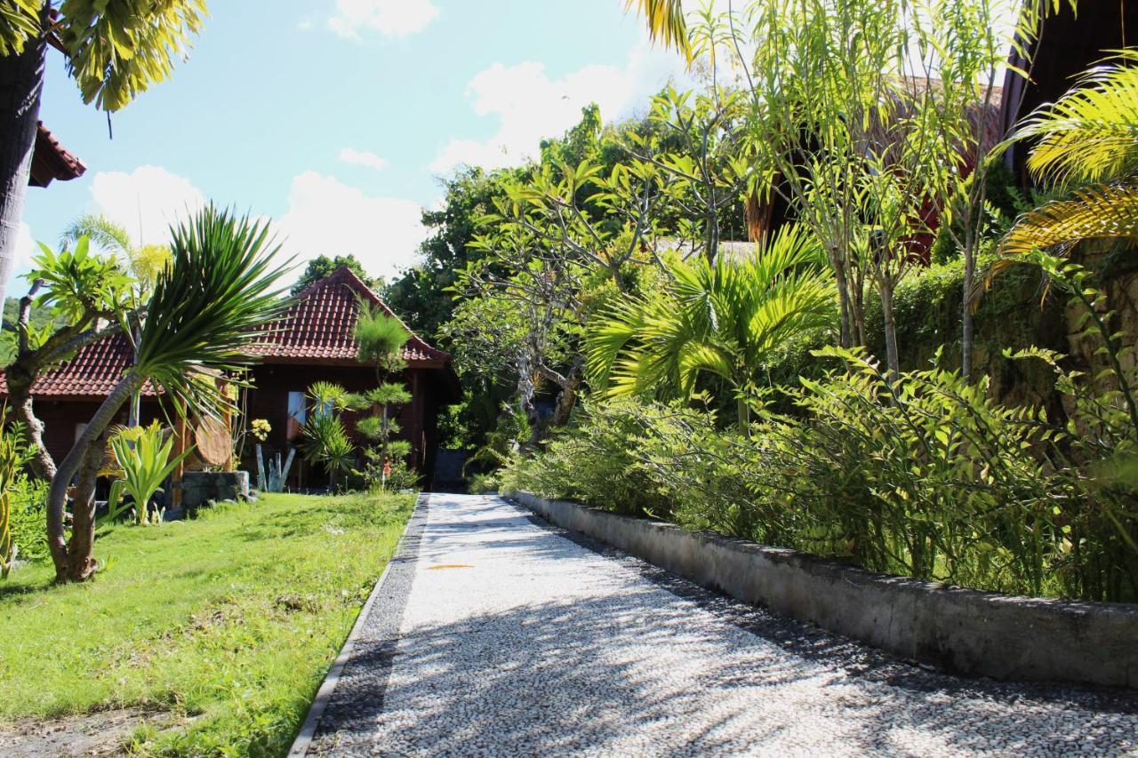 Bamboo Bungalow Jungle View Batununggul Exterior photo