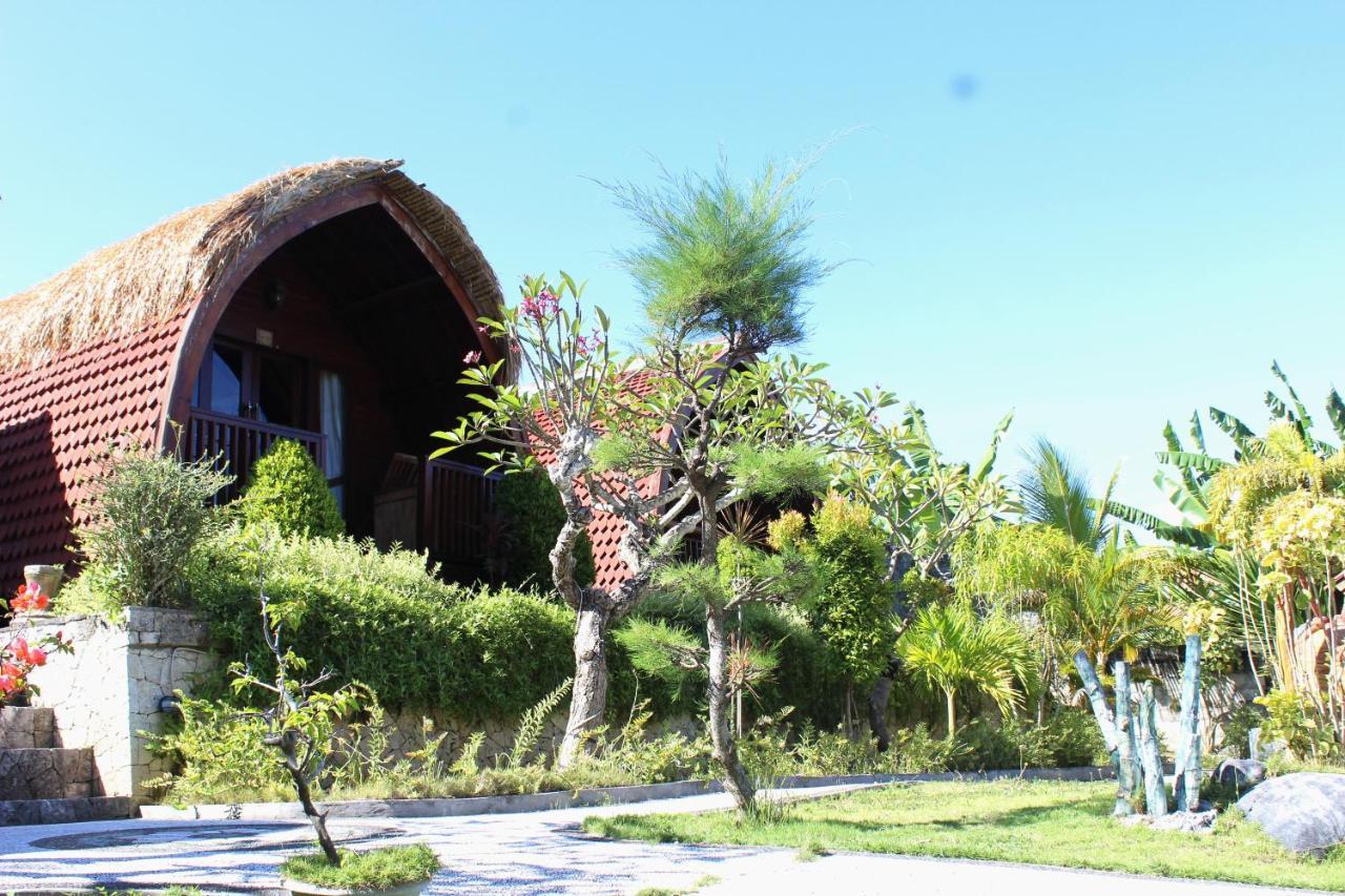 Bamboo Bungalow Jungle View Batununggul Exterior photo