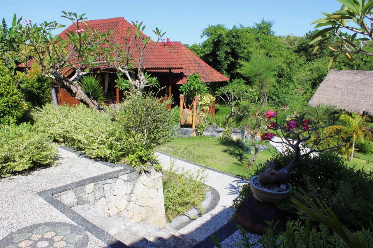 Bamboo Bungalow Jungle View Batununggul Exterior photo