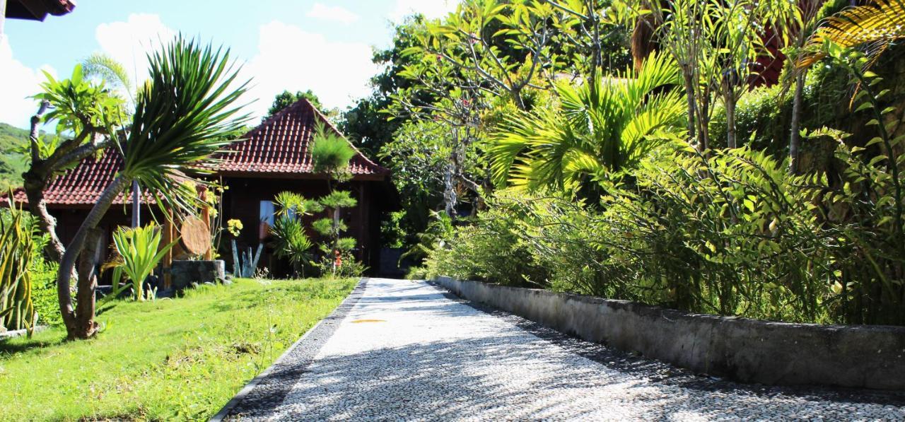 Bamboo Bungalow Jungle View Batununggul Exterior photo