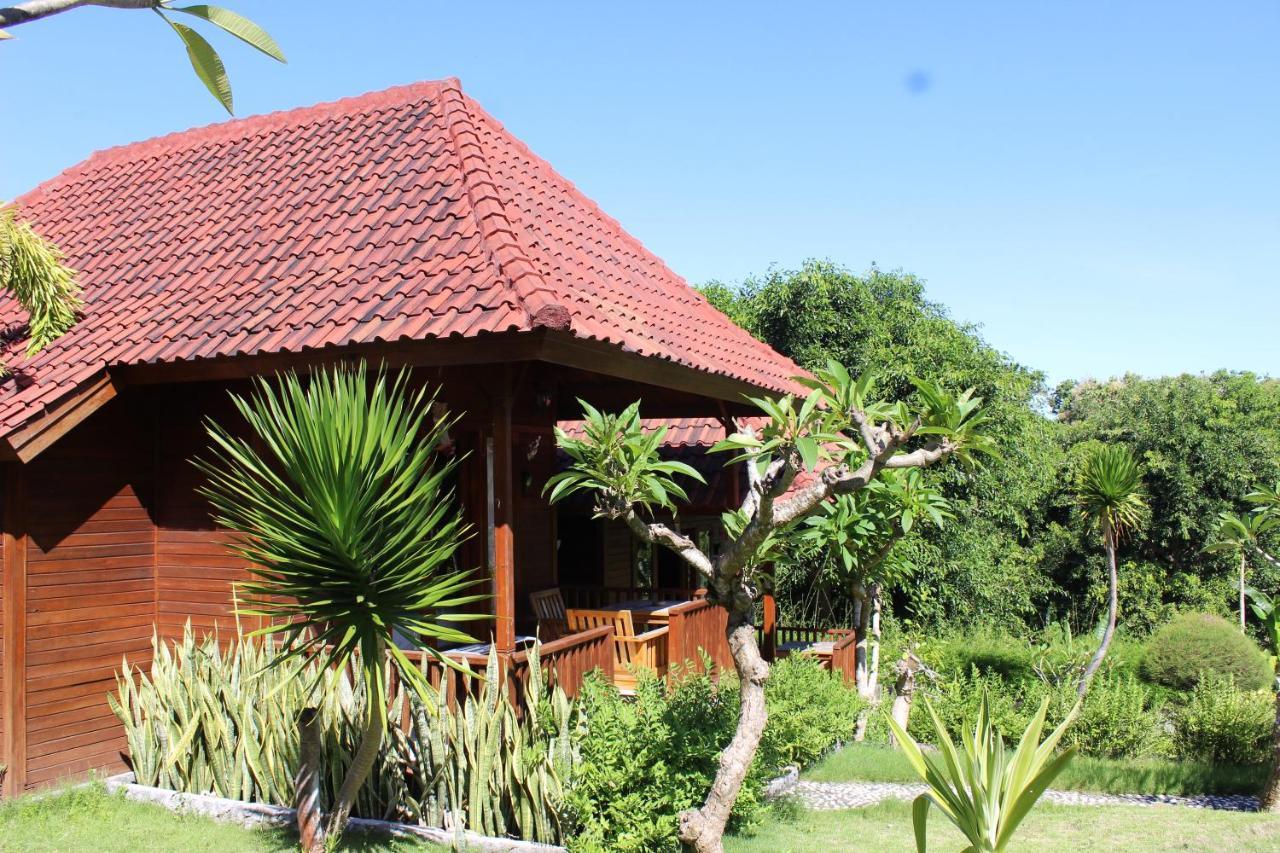 Bamboo Bungalow Jungle View Batununggul Exterior photo