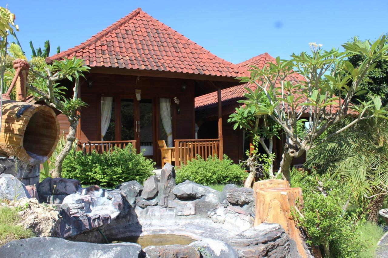 Bamboo Bungalow Jungle View Batununggul Exterior photo